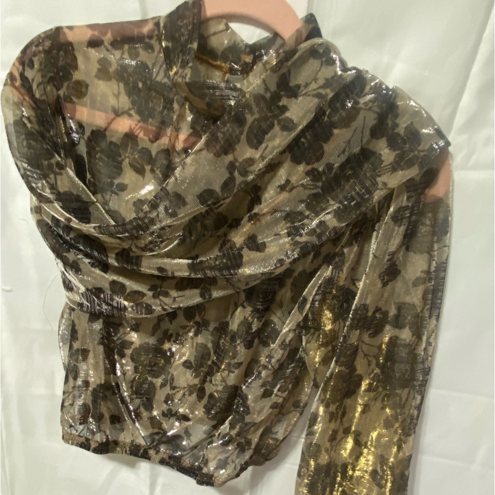 blusa LOVE UNIVERSTY SIZE L COLOR GOLD & Animal print